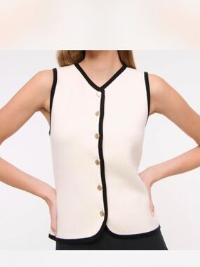 NWOT Abercrombie & Fitch Mara High-V
LuxeLoft Sweater Vest